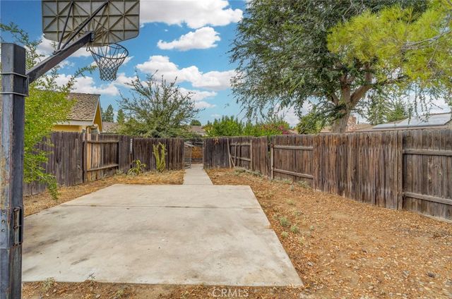 2504 Sutton Place, Bakersfield, CA 93309