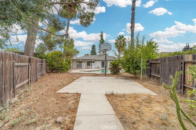 2504 Sutton Place, Bakersfield, CA 93309