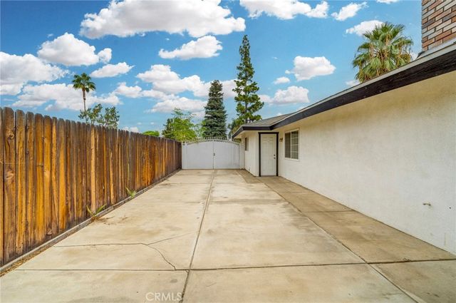 2504 Sutton Place, Bakersfield, CA 93309