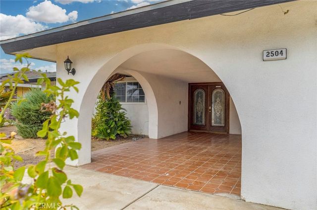 2504 Sutton Place, Bakersfield, CA 93309