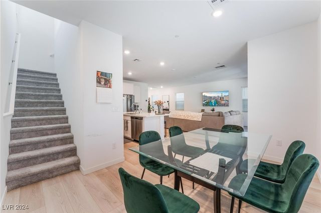 8831 Sasquatch Run Avenue, Las Vegas, NV 89166