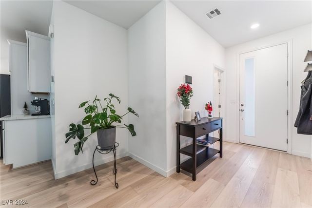 8831 Sasquatch Run Avenue, Las Vegas, NV 89166