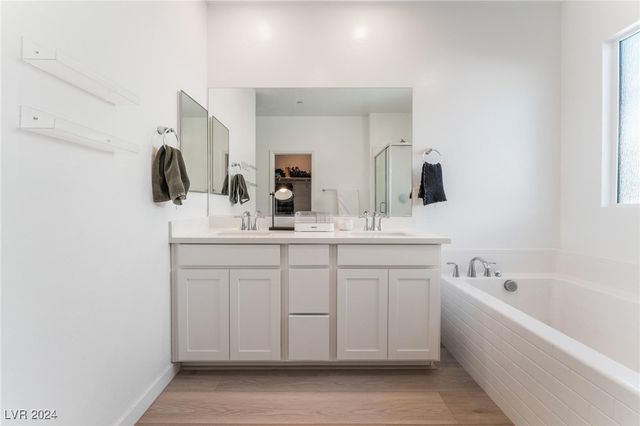 8831 Sasquatch Run Avenue, Las Vegas, NV 89166