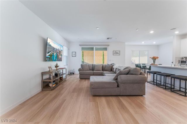 8831 Sasquatch Run Avenue, Las Vegas, NV 89166