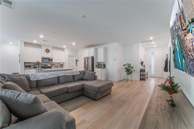 8831 Sasquatch Run Avenue, Las Vegas, NV 89166