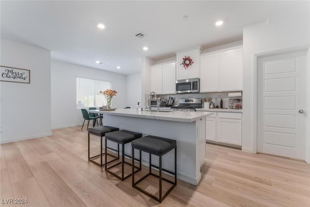 8831 Sasquatch Run Avenue, Las Vegas, NV 89166