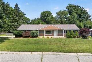 11498 Fox N Hounds Drive, White Lake Charter Township, MI 48386