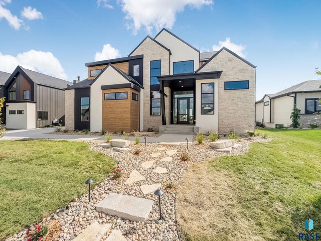 1715 Ethan St Street, Harrisburg, SD 57032