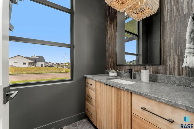 1715 Ethan St Street, Harrisburg, SD 57032