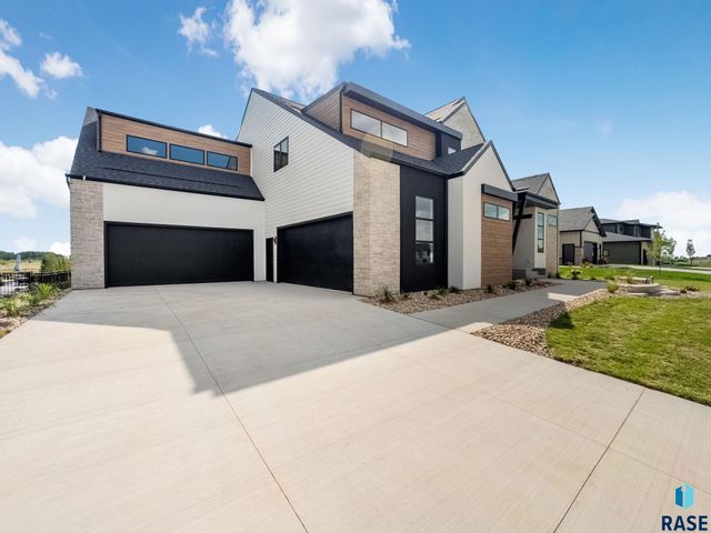 1715 Ethan St Street, Harrisburg, SD 57032