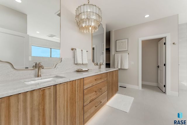 1715 Ethan St Street, Harrisburg, SD 57032