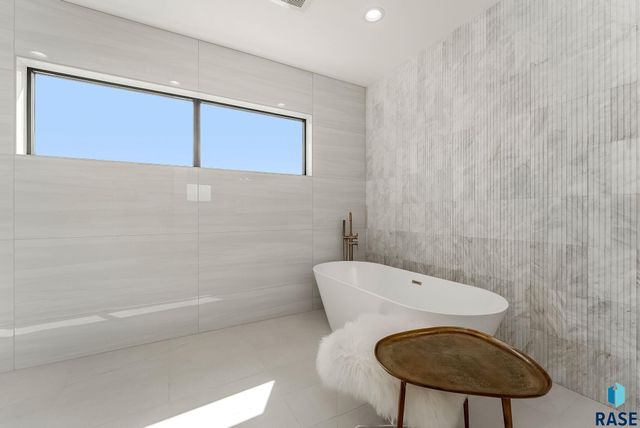 1715 Ethan St Street, Harrisburg, SD 57032