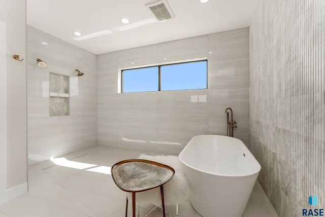 1715 Ethan St Street, Harrisburg, SD 57032