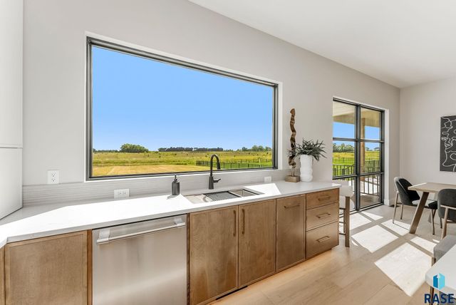 1715 Ethan St Street, Harrisburg, SD 57032