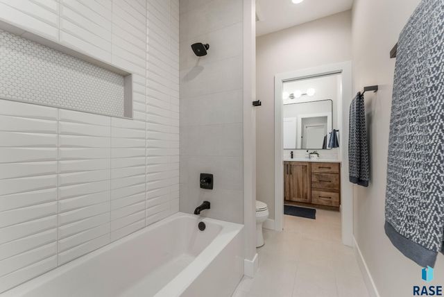 1715 Ethan St Street, Harrisburg, SD 57032