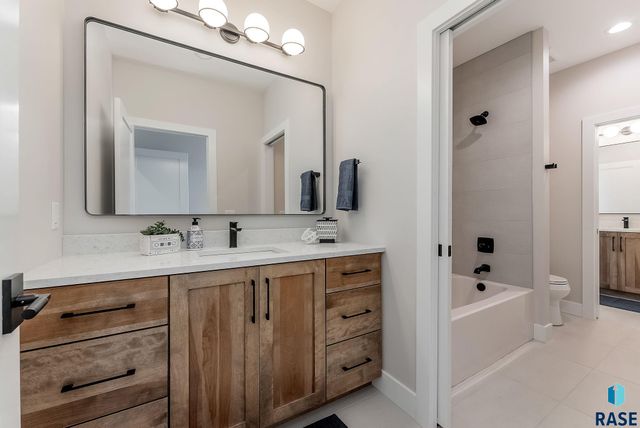 1715 Ethan St Street, Harrisburg, SD 57032