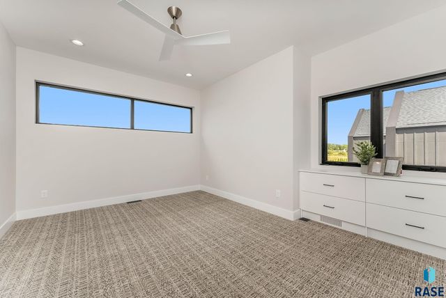 1715 Ethan St Street, Harrisburg, SD 57032