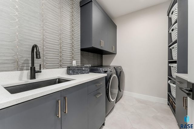 1715 Ethan St Street, Harrisburg, SD 57032