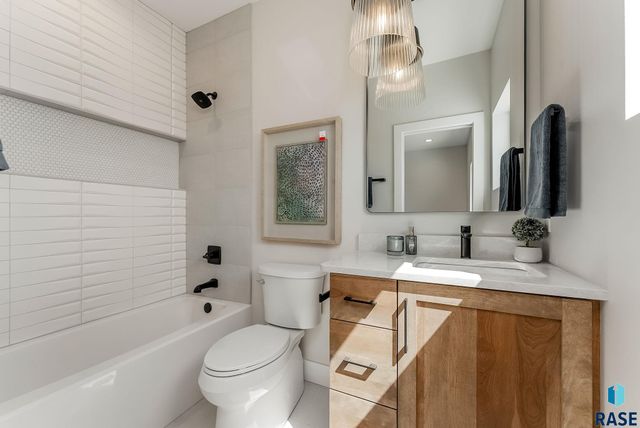 1715 Ethan St Street, Harrisburg, SD 57032