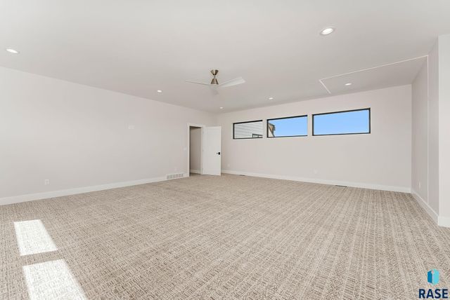 1715 Ethan St Street, Harrisburg, SD 57032