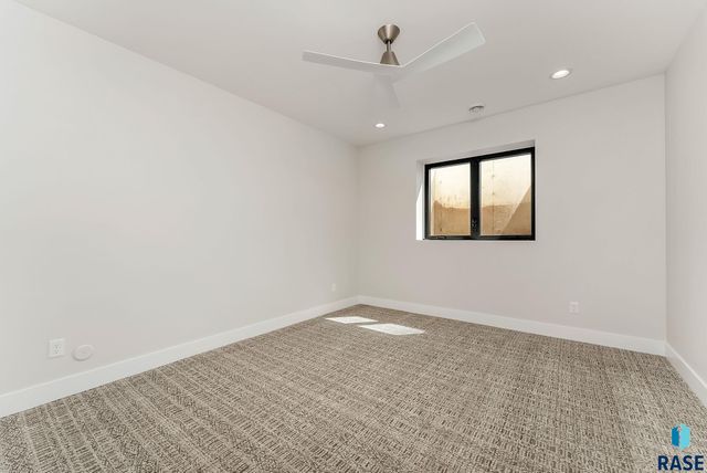 1715 Ethan St Street, Harrisburg, SD 57032