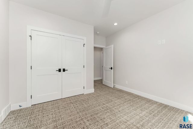 1715 Ethan St Street, Harrisburg, SD 57032