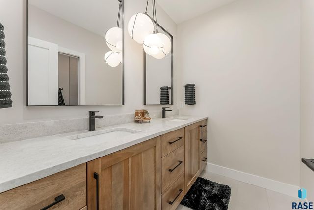 1715 Ethan St Street, Harrisburg, SD 57032