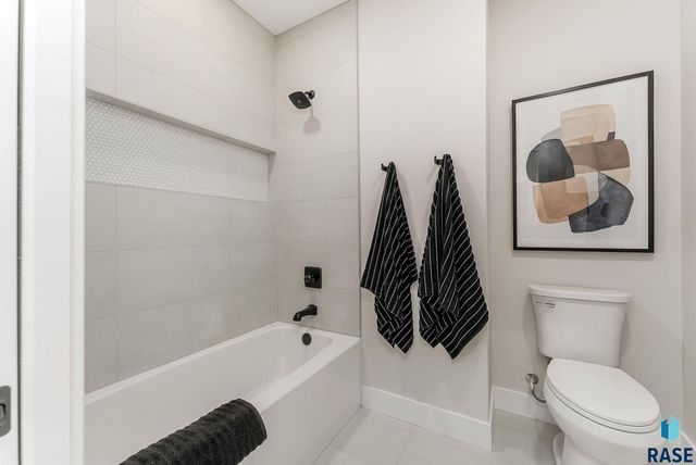 1715 Ethan St Street, Harrisburg, SD 57032