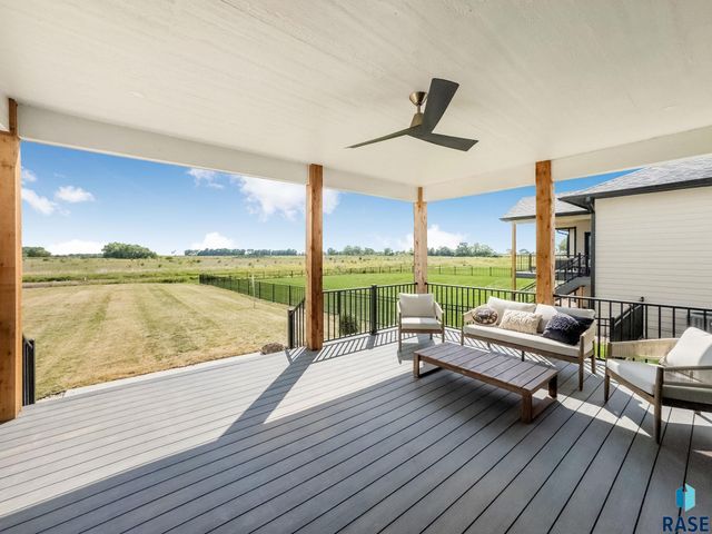 1715 Ethan St Street, Harrisburg, SD 57032