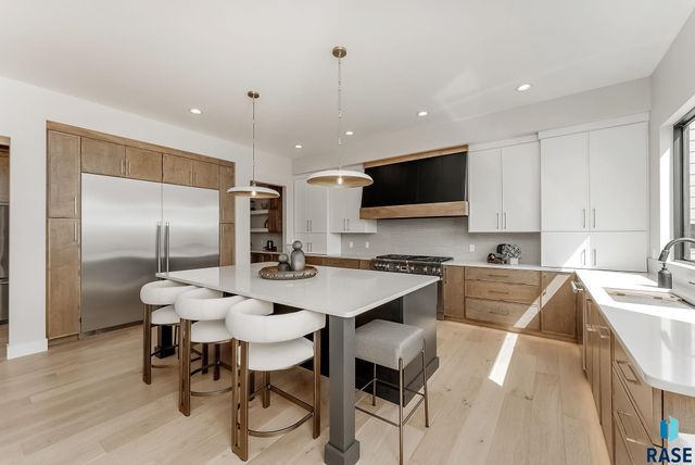 1715 Ethan St Street, Harrisburg, SD 57032