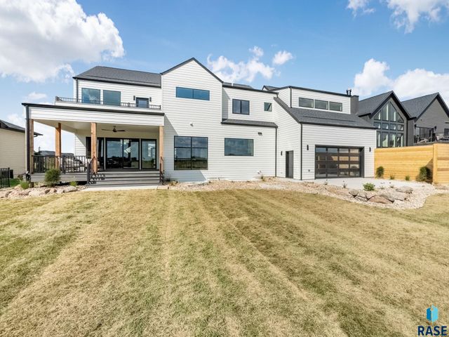 1715 Ethan St Street, Harrisburg, SD 57032