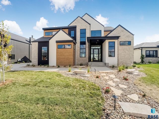 1715 Ethan St Street, Harrisburg, SD 57032