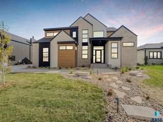 1715 Ethan St Street, Harrisburg, SD 57032