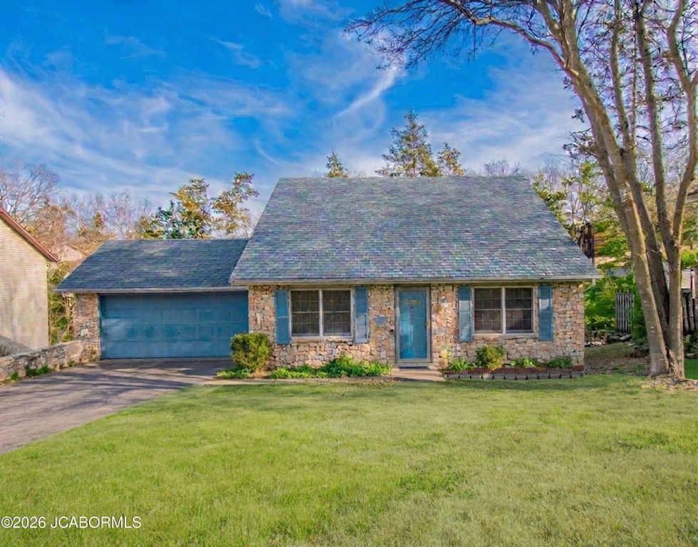 2308 INDEPENDENCE COURT, Jefferson City, MO 65109