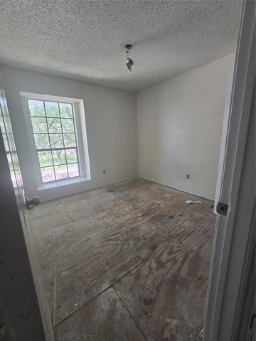 702 Westover Drive, Lancaster, TX 75134