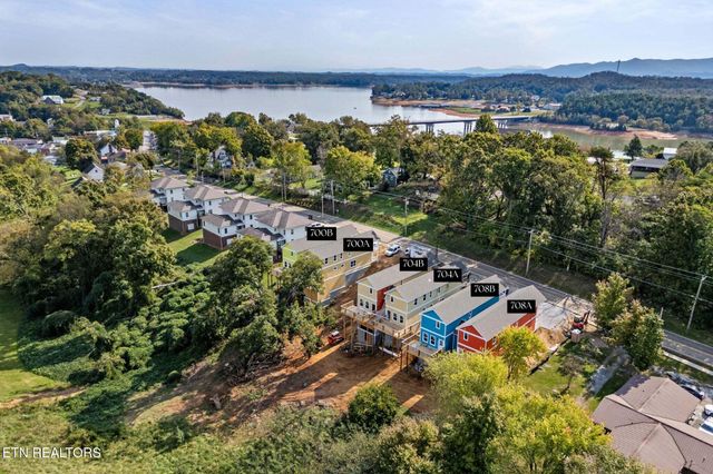 700B W Main St, Dandridge, TN 37725