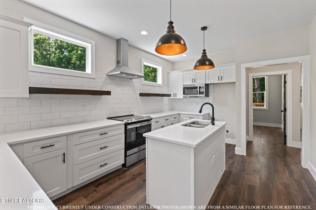 700B W Main St, Dandridge, TN 37725