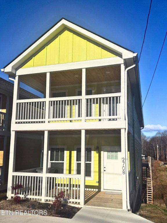 700B W Main St, Dandridge, TN 37725