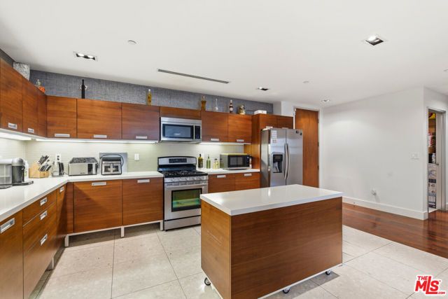6735 Yucca Street 307, Los Angeles, CA 90028
