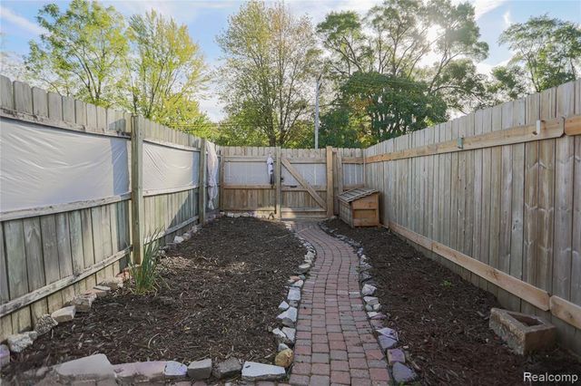 119 Floral Avenue, Mount Clemens, MI 48043