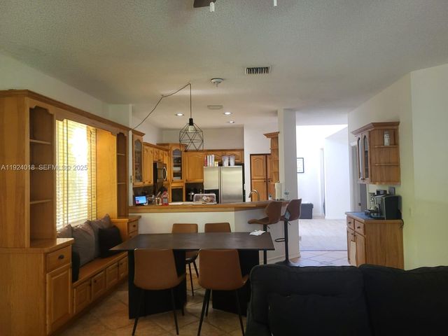 1368 Majesty Ter 1368, Weston, FL 33327