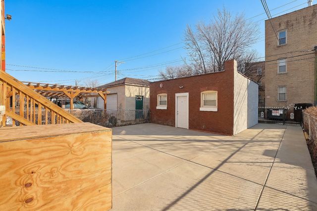 5955 S Whipple Street, Chicago, IL 60629