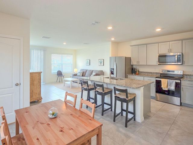 1 BELLA LAGO CIRCLE, Port Orange, FL 32129