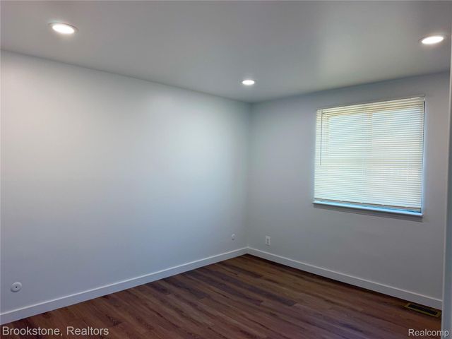 8401 18 Mile Road 29, Sterling Heights, MI 48313