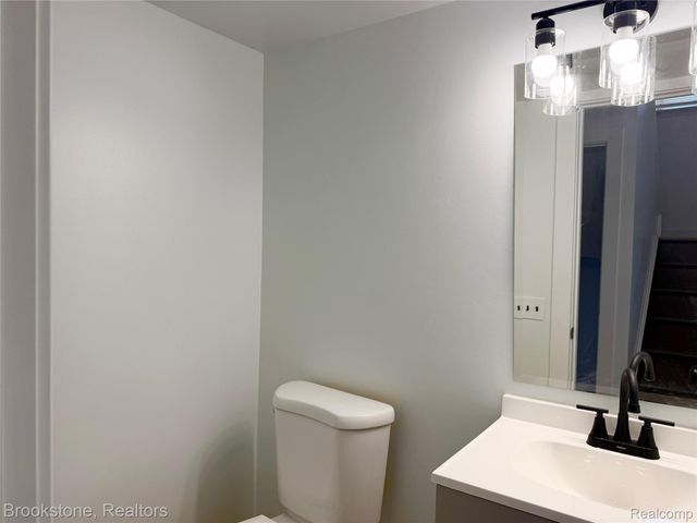 8401 18 Mile Road 29, Sterling Heights, MI 48313