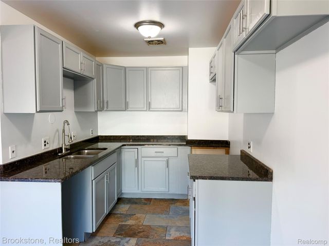8401 18 Mile Road 29, Sterling Heights, MI 48313
