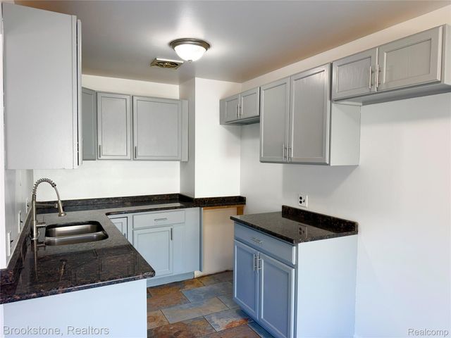 8401 18 Mile Road 29, Sterling Heights, MI 48313