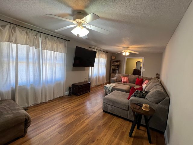 400 Buc Road, Williamsburg, KY 40769