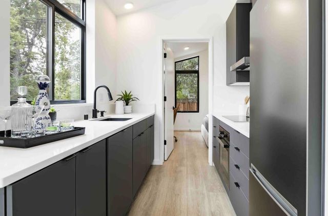 2819 Carson Street, Redwood City, CA 94061