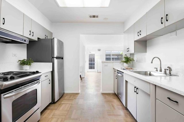 2819 Carson Street, Redwood City, CA 94061